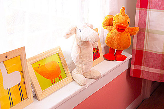 毛绒玩具,绘画,窗台