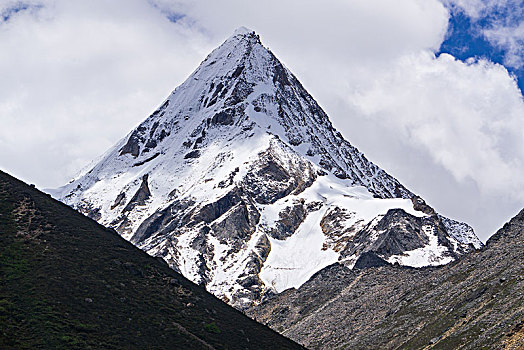 贡嘎雪山环线徒步沿途风光