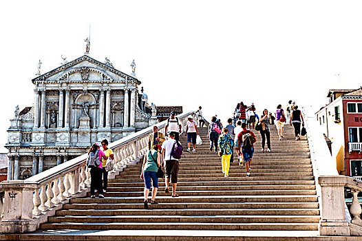 人,楼梯,他们,桥,运河,教堂,卡纳雷吉欧区,威尼斯,意大利,欧洲