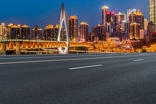 沥青路面和重庆城市建筑夜景