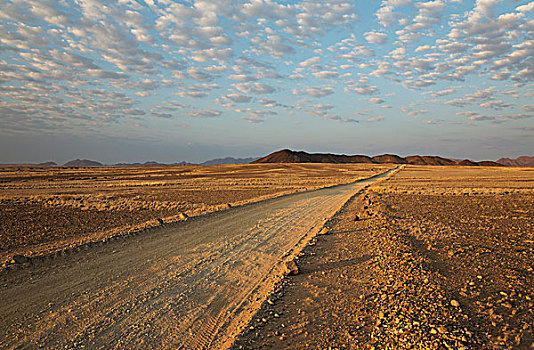 碎石路,干燥,朴素,隔绝,山,脊,绒毛状,云,边缘,纳米布沙漠,夜光,荒野,自然保护区,纳米比亚,非洲