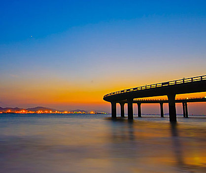 夕阳下的演武桥