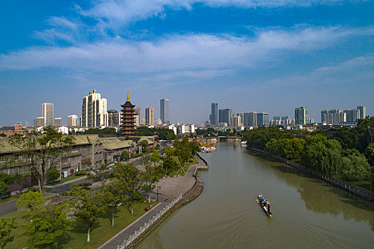 台风“天鸽”已在珠海南部沿海登陆 中心附近最大风力14级