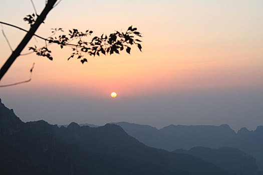 太行山日出