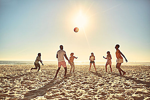 年轻,朋友,玩,水皮球,晴朗,夏天,海滩
