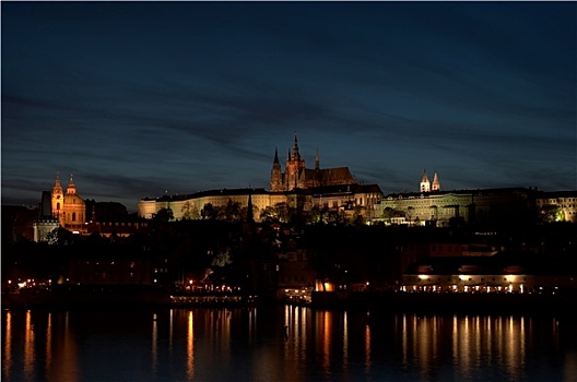 布拉格城堡,晚间