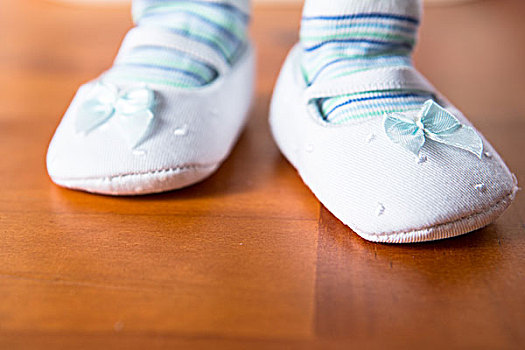 婴儿,蓝色,白色,起步,木地板