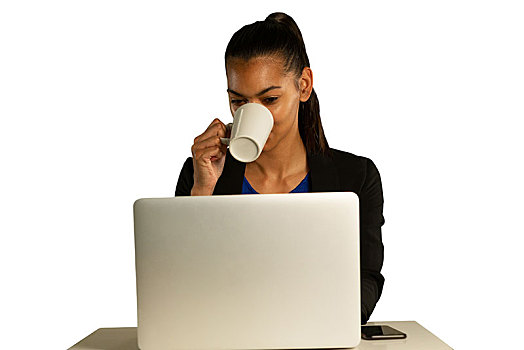 年轻,职业女性,喝咖啡,工作,笔记本电脑
