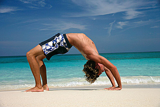 男人,练习,瑜珈,热带沙滩