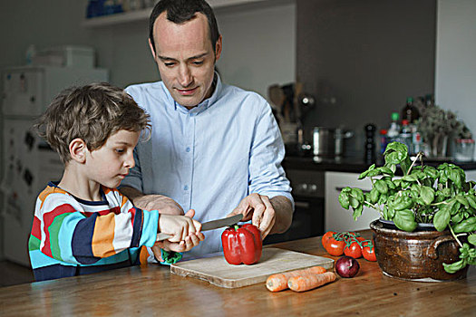 父亲,教育,儿子,切削,蔬菜,厨房