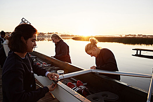 女性,桨手,准备,短桨,日出,湖岸