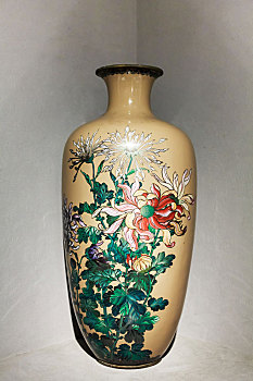 南京博物院清米色菊花纹珐琅瓶