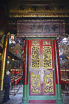 文武庙,古典样式的镶金雕花门,香港上环