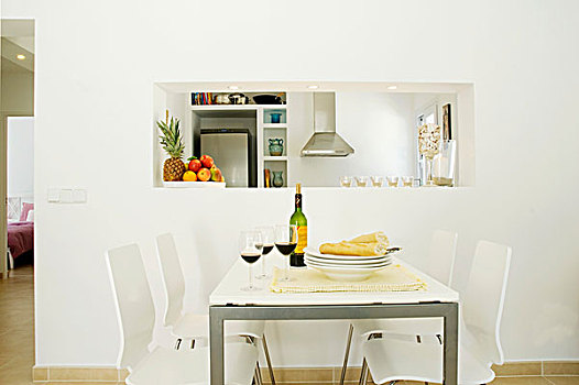 白色,现代,就餐区,红酒,面包,桌上,正面,服务,厨房