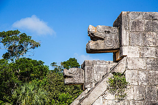 墨西哥-奇琴伊察的雨蛇神像