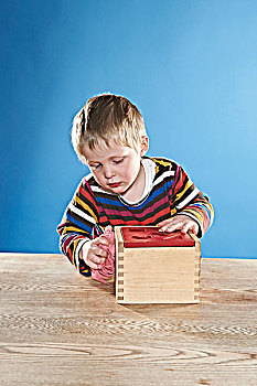 男孩,清洁,木制玩具,盒子