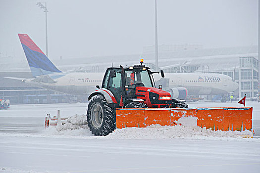 雪,冬天,扫雪机,拖拉机,德耳塔航空公司,波音,区域,西部,1号航站楼,慕尼黑机场,巴伐利亚,德国,欧洲