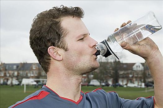 球员,饮用水
