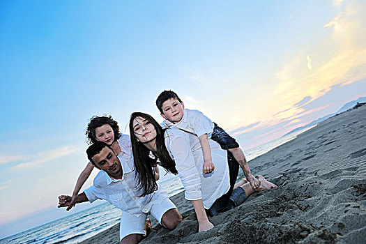 高兴,年轻家庭,开心,生活方式,健康生活,海滩