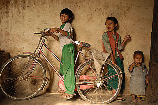 少数民族,孩子,自行车,房子,乡村,靠近,城镇,南方,掸邦,现代,人,传统,穿