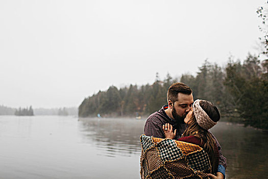 情侣,湖,包着,毯子,吻,加拿大,北美