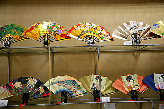 京都府,西阵织和服会馆展示的日本工艺术品纸扇