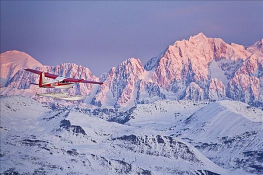 水上飞机,飞,阿拉斯加山脉,上方,冰河,日落,阿拉斯加