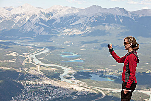 女人,照相,山,碧玉国家公园,艾伯塔省,加拿大