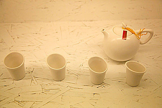 一套白釉茶壶