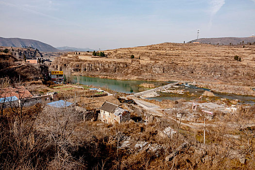 河南林州,淇河以及河边的饭店污染河水