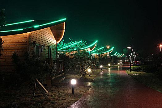 度假村夜景,海边木屋
