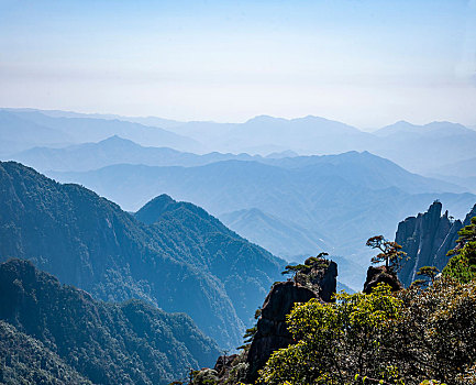 江西上饶三清山西海岸群山