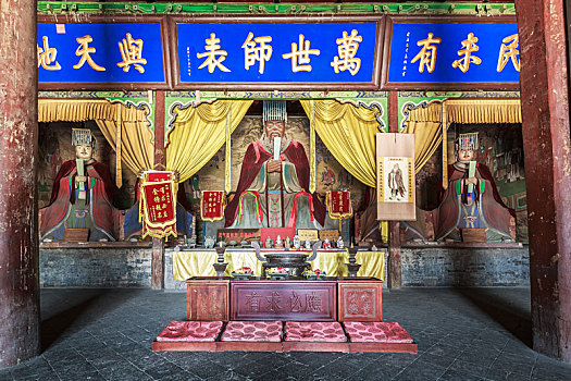中国山西省平遥古城文庙孔子塑像