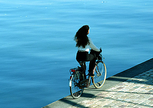 女人,骑,自行车,运河