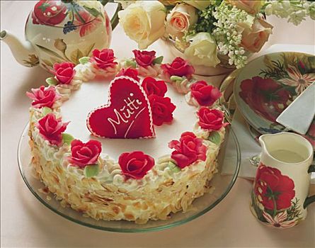 白色,母亲节蛋糕,红色,杏仁糖玫瑰花