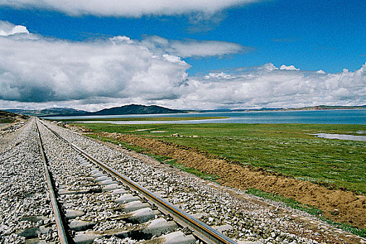 青藏铁路建设高原彩带