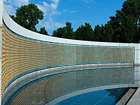 二战纪念广场·代表40万阵亡将士的4000颗金星