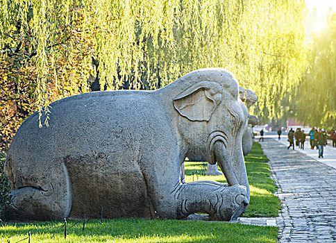 十三陵神路的动物雕像