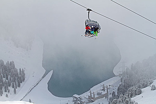 三个人,滑雪缆车,奥地利
