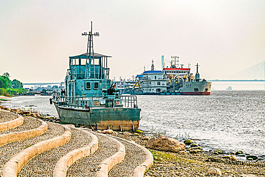 武汉汉口江滩公园舰艇