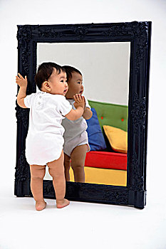 男婴,站立,镜子