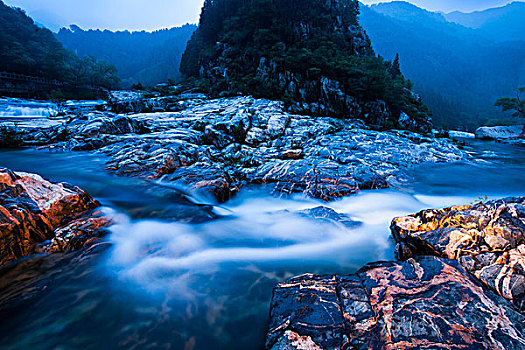 雨后的泰山彩石溪