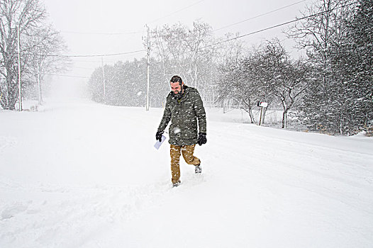 男人,走,暴风雪,沐浴,加拿大