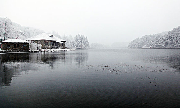 冬天的庐山湖