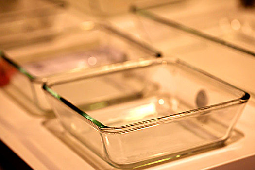 透明的玻璃果盘