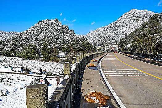 杭州梅灵路雪景