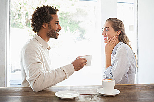 幸福伴侣,约会,咖啡