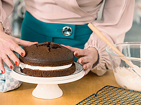 女人,准备,自制,巧克力蛋糕