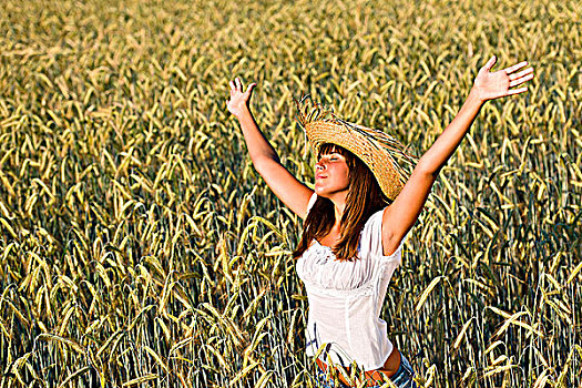 高兴,女人,草帽,享受,太阳,玉米田
