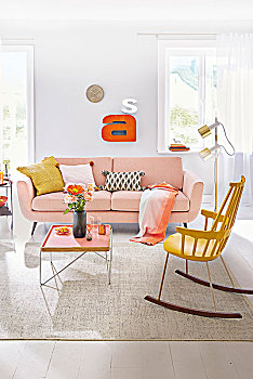 客厅,苍白,粉色,沙发,托盘,桌子,黄色,摇椅